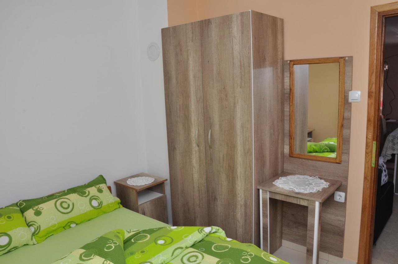 Eva Appartement Gornji Karin Buitenkant foto