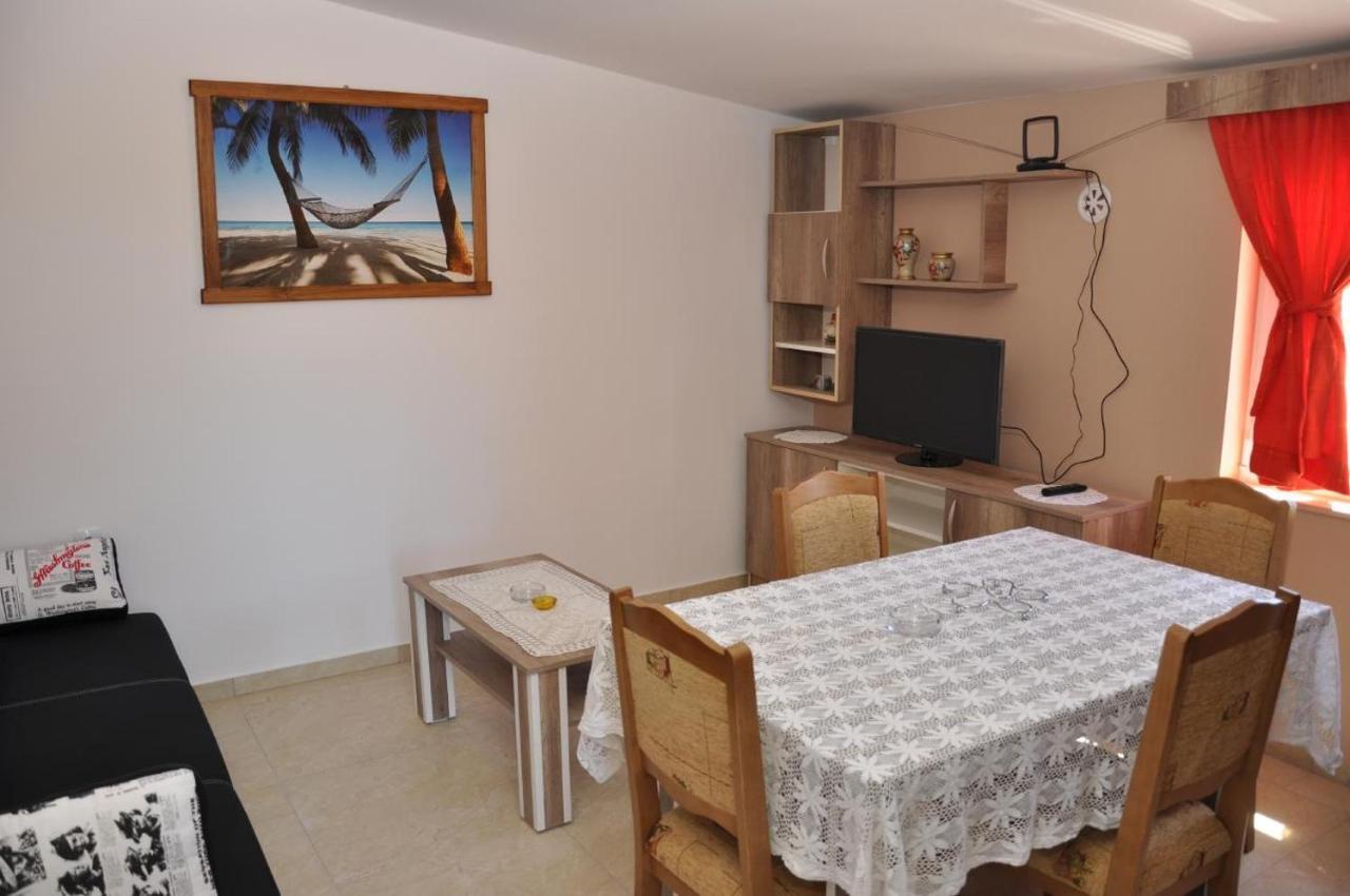 Eva Appartement Gornji Karin Buitenkant foto